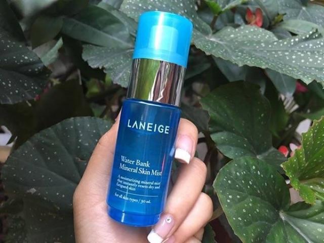 xit-khoang-cap-nuoc-cuc-tham-laneige-water-bank-mineral-skin-mist-3