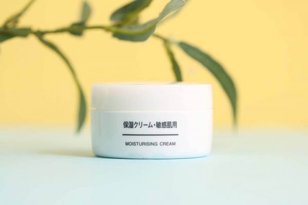 kem-duong-am-trang-da-muji-moisturising-cream-1