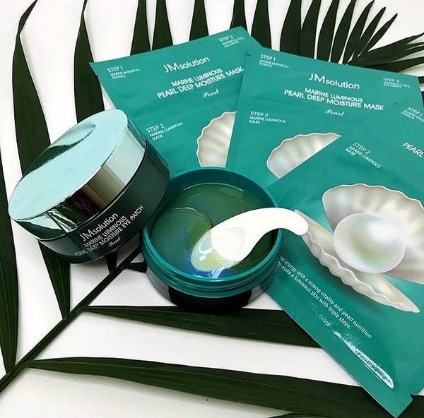 mat-na-mat-tri-tham-quang-mat-tinh-chat-ngoc-trai-jm-solution-marine-luminous-pearl-deep-moisture-mask