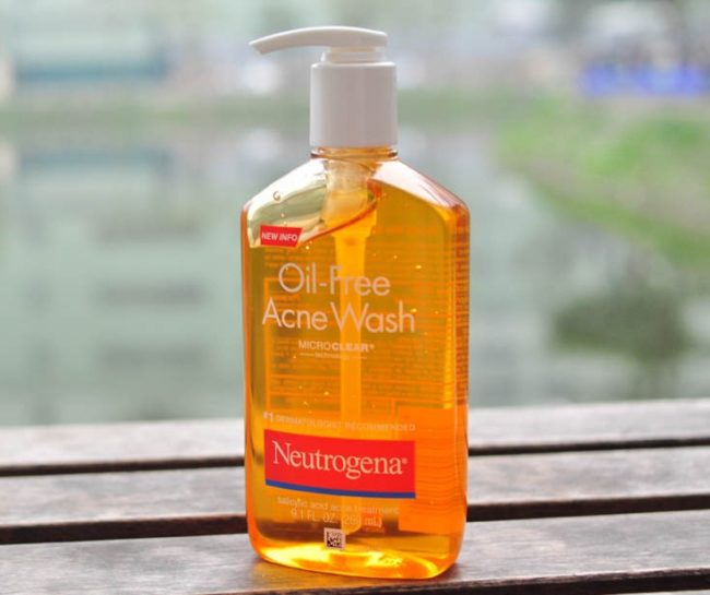 sua-rua-mat-dang-gel-tri-mun-neutrogena-oil-free-acne-wash-1