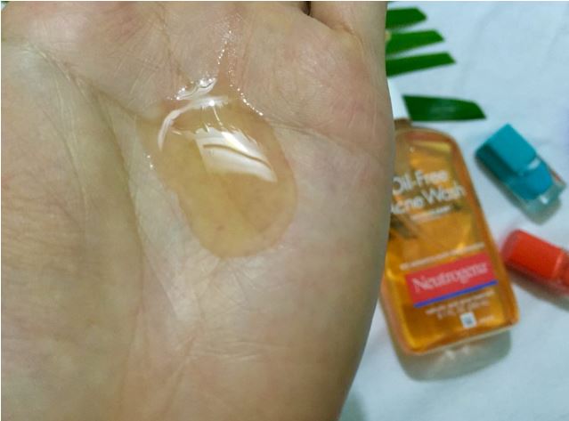 sua-rua-mat-dang-gel-tri-mun-neutrogena-oil-free-acne-wash-4
